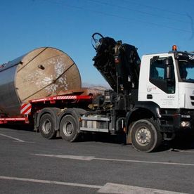 Grúas y Transportes Especiales Palma camión y cisterna 